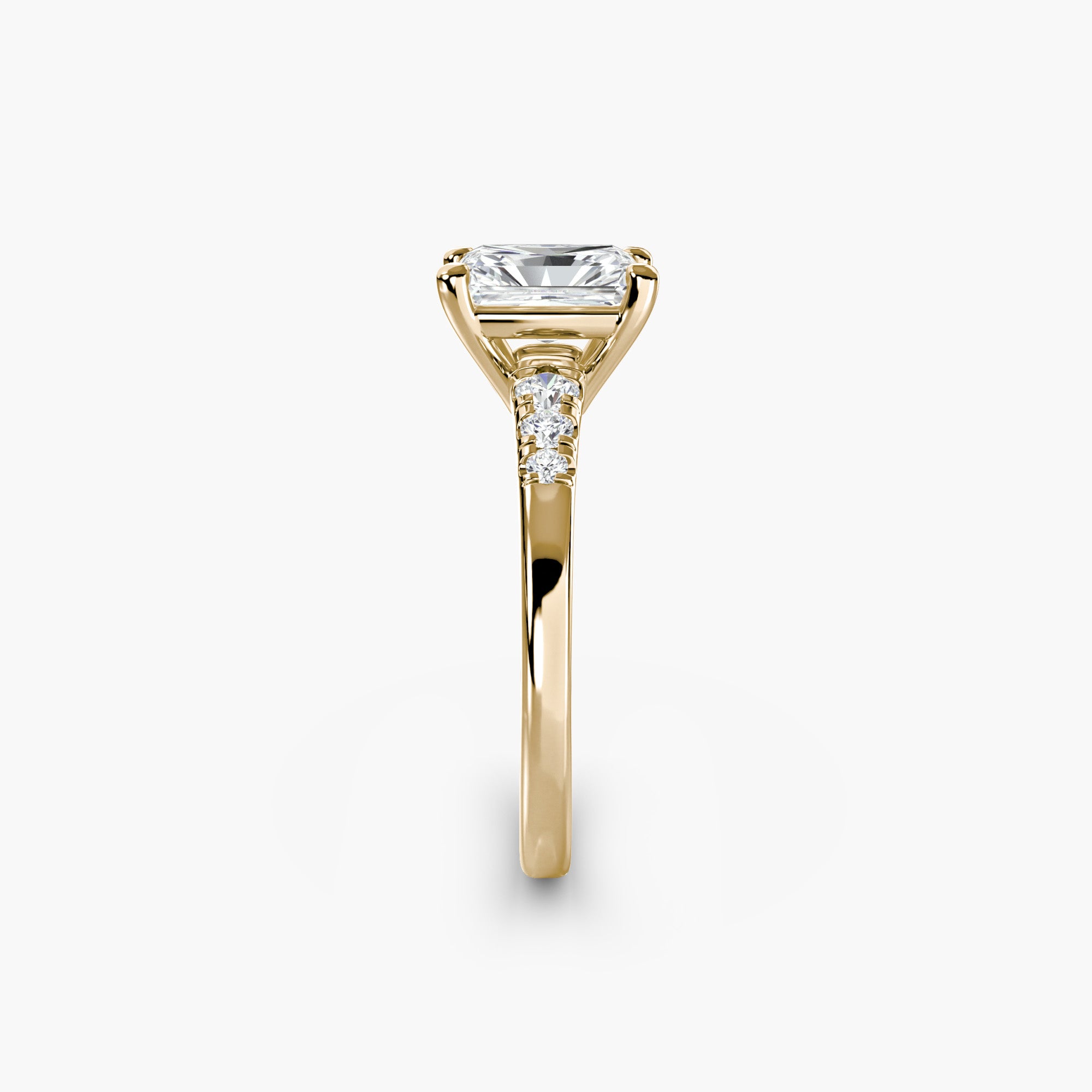 2.45 carat lab diamond ring in 9k yellow gold IGI certified DVS1
